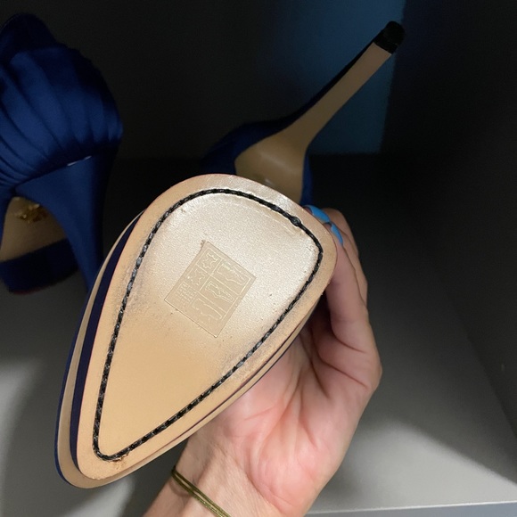 New Charlotte Olympia satin pumps - Picture 10 of 10